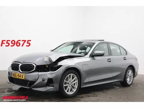 BMW 3 Serie 330e Schuifdak 360&deg; LED Cruise SHZ 4.216 km!