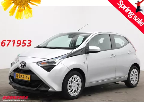 Toyota Aygo 1.0 VVT-i x-play Bluetooth Airco Cruise Camera 54.723 km!